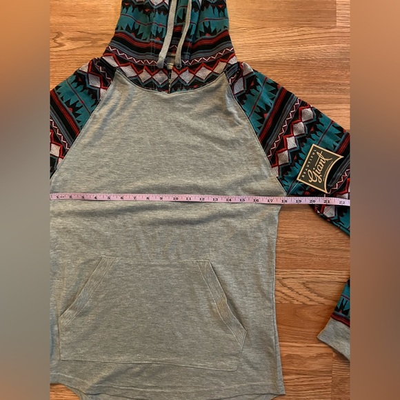 NWT Beautiful Giant Hoodie Size Small Tribal Blue Red Pullover Pouch Pocket - Picture 3 of 4
